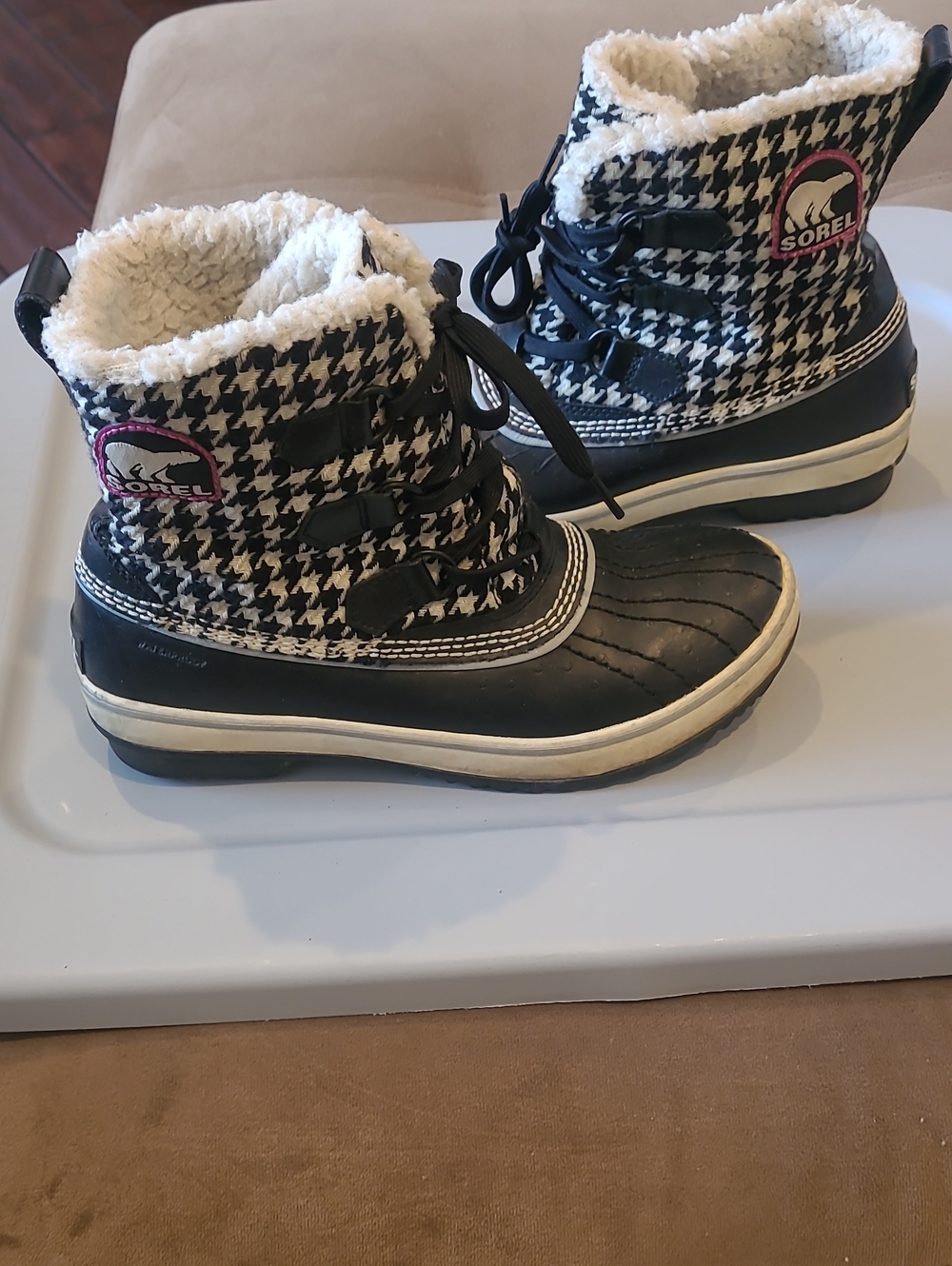 Sorel Black & White Houndstooth Lace-Up Winter Sherpa Lined Boots Size 8